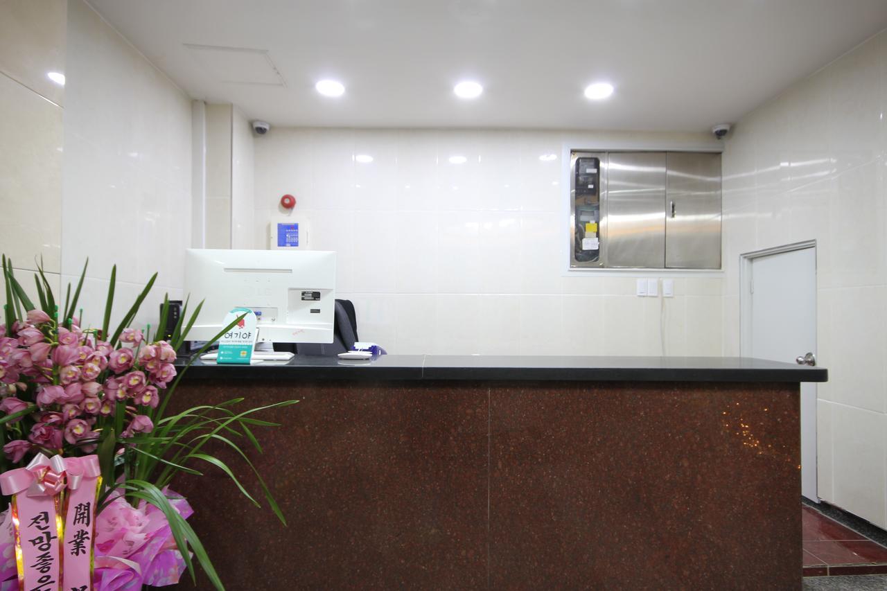 Business Hotel Busan Station Zewnętrze zdjęcie