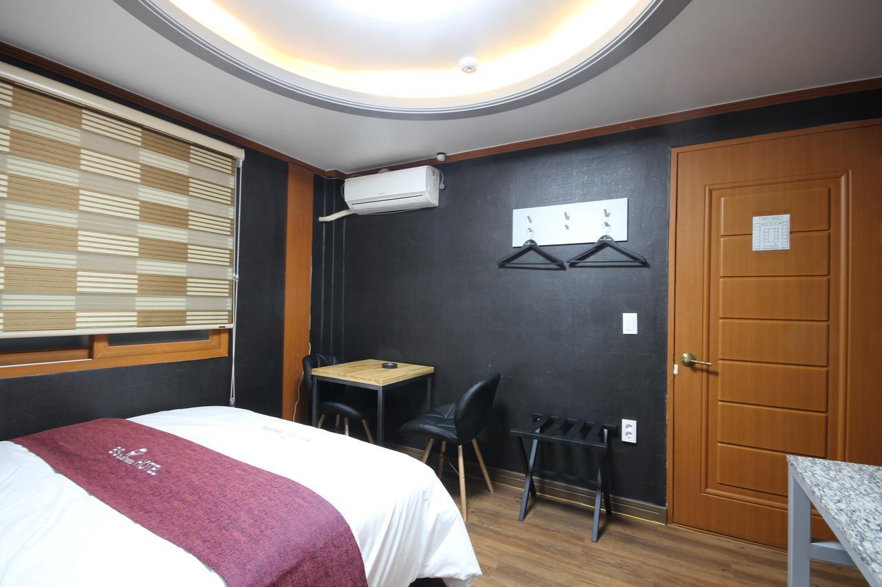 Business Hotel Busan Station Zewnętrze zdjęcie